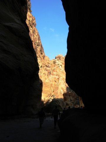 walkingdowntopetra.jpg