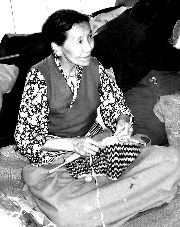 tibetan lady knitting BW